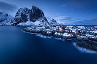 Blaue Stunde am Fjord